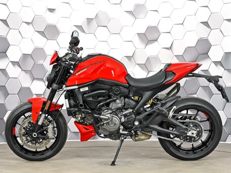 2021 Ducati Monster 937, красный, 819000 рублей, вид 4