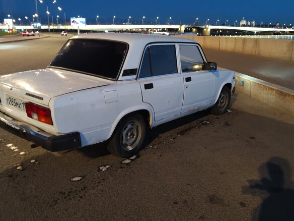 2010 Lada (ВАЗ) 2105, белый, 80500 рублей - вид 9