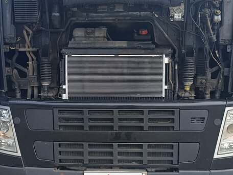 2006 Volvo FH, чёрный, 2800000 рублей, вид 3