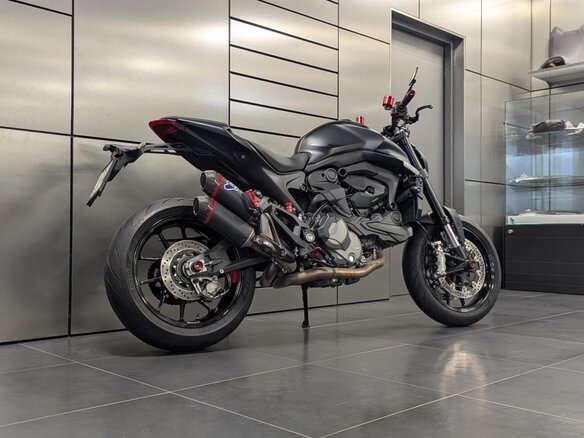 2021 Ducati Monster 937, серый, 990000 рублей - вид 2