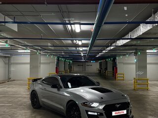2020 Ford Mustang VI Рестайлинг, серебристый, 1990000 рублей, вид 2