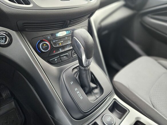 2016 Ford Kuga II Рестайлинг, белый, 1325000 рублей - вид 14