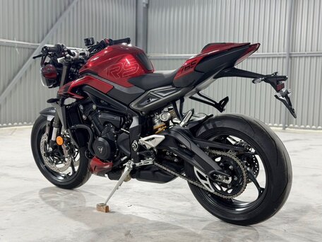 2023 Triumph Street Triple, красный, 1370000 рублей, вид 5