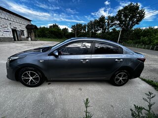 2020 Kia Rio IV Рестайлинг, серый, 1600000 рублей, вид 5