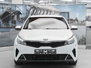 2020 Kia Rio IV Рестайлинг, белый, 1549000 рублей, вид 2
