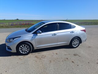 2017 Hyundai Solaris II, серебристый, 1000000 рублей, вид 2