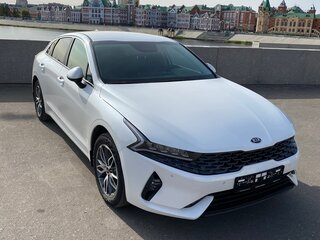 2020 Kia K5 III, белый, 2600000 рублей, вид 1