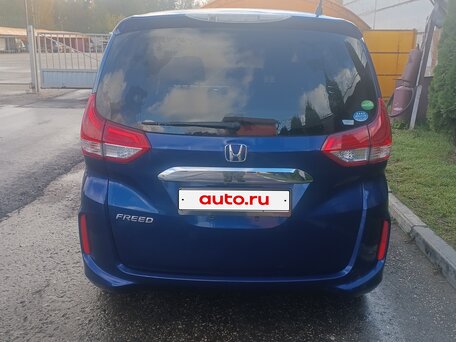 2018 Honda Freed II, синий, 1567000 рублей, вид 4