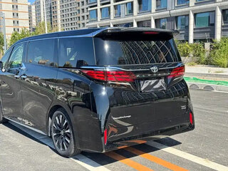 2024 Toyota Alphard IV, чёрный, 9155000 рублей, вид 4