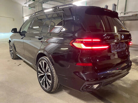 2025 BMW X7 40i I (G07) Рестайлинг, чёрный, 14470000 рублей, вид 4
