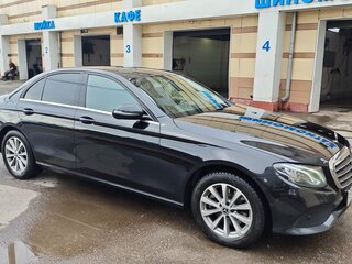 2018 Mercedes-Benz E-Класс 200 V (W213, S213, C238), чёрный, 2400000 рублей, вид 4
