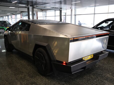 2025 Tesla Cybertruck All-wheel Drive, серебристый, 21500000 рублей, вид 4