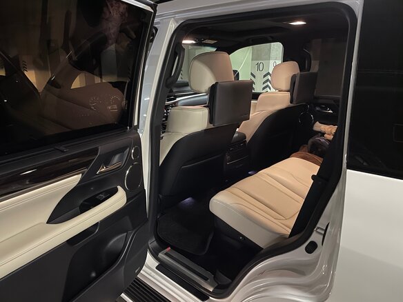 2017 Lexus LX 570 III Рестайлинг 2, белый, 7650000 рублей - вид 9