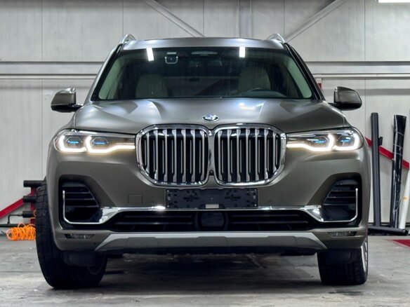 2021 BMW X7 40d I (G07), зелёный, 9800000 рублей - вид 1