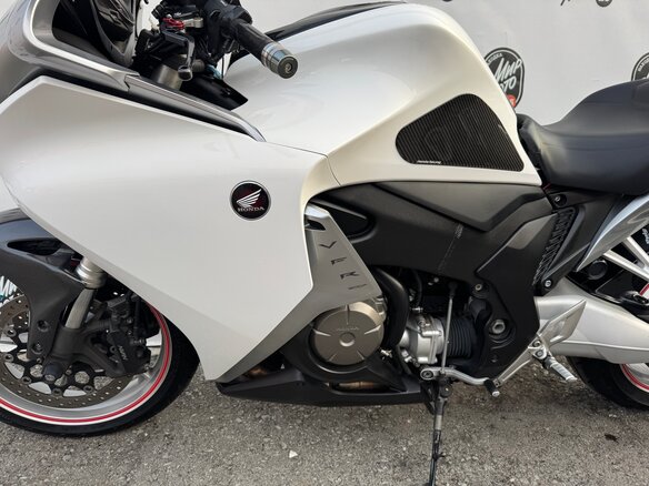 2010 Honda VFR 1200, белый, 820000 рублей - вид 7