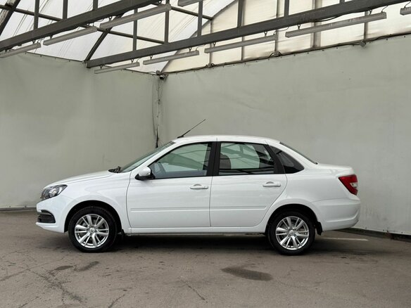 2026 Lada (ВАЗ) Granta I Рестайлинг, белый, 1183000 рублей - вид 8