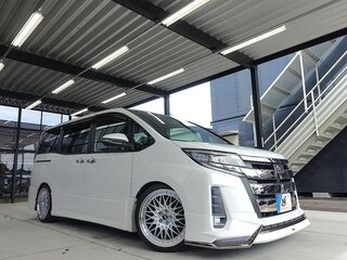 2018 Toyota Noah III (R80) Рестайлинг, белый, 1500010 рублей, вид 5