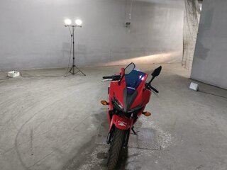 2017 Honda CBR 400R, красный, 416000 рублей, вид 3