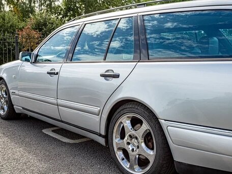 1998 Mercedes-Benz E-Класс 280 II (W210, S210), белый, 750000 рублей, вид 4