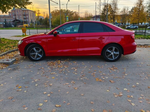 2016 Audi A3 III (8V) Рестайлинг, красный, 1850000 рублей - вид 4