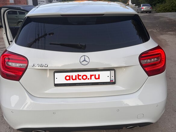 2014 Mercedes-Benz A-Класс 180 III (W176), белый - вид 3