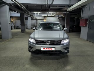2017 Volkswagen Tiguan II, серебристый, 2149000 рублей, вид 2