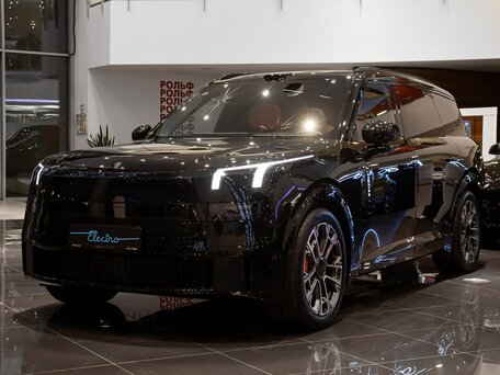 Lynk & Co 900