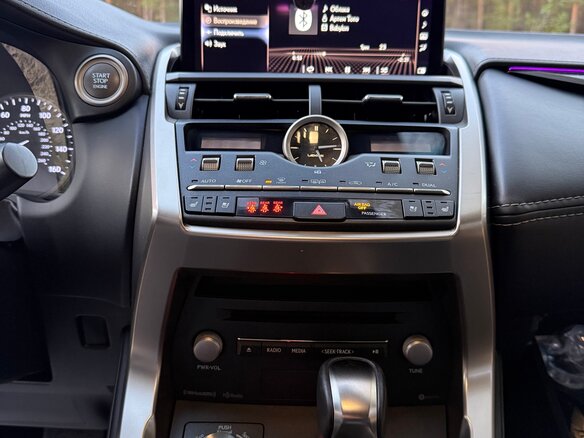 2018 Lexus NX 300 I Рестайлинг, серебристый, 3700000 рублей - вид 22