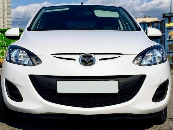 2012 Mazda 2 II Рестайлинг (DE2), белый, 920000 рублей