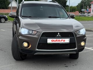 2011 Mitsubishi Outlander II Рестайлинг, коричневый, 950000 рублей, вид 2
