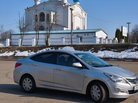 2014 Hyundai Solaris I Рестайлинг, серебристый, 625000 рублей, вид 2
