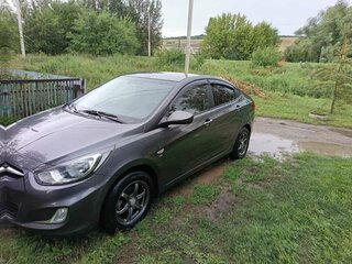 2013 Hyundai Solaris I, серый, 890000 рублей, вид 3