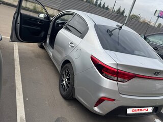2018 Kia Rio IV, серебристый, 1250000 рублей, вид 5