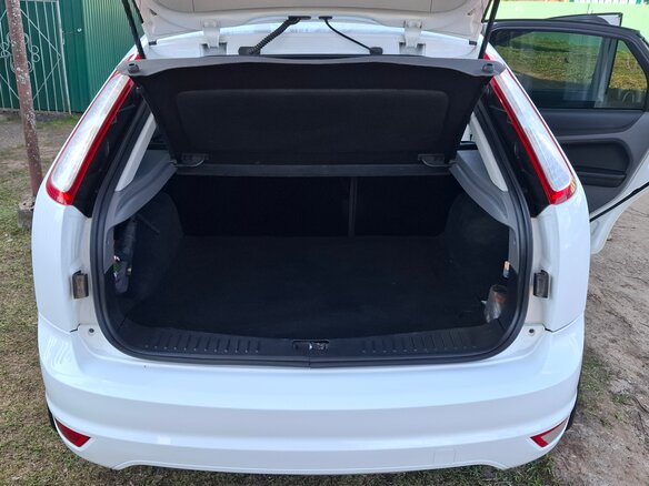 2010 Ford Focus II Рестайлинг, белый, 500000 рублей - вид 12