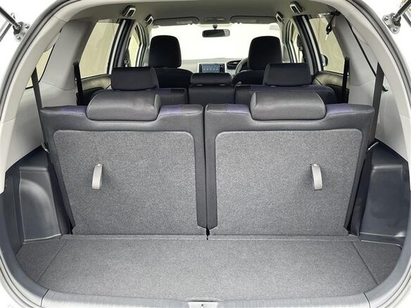 2017 Toyota Wish II Рестайлинг, белый - вид 16