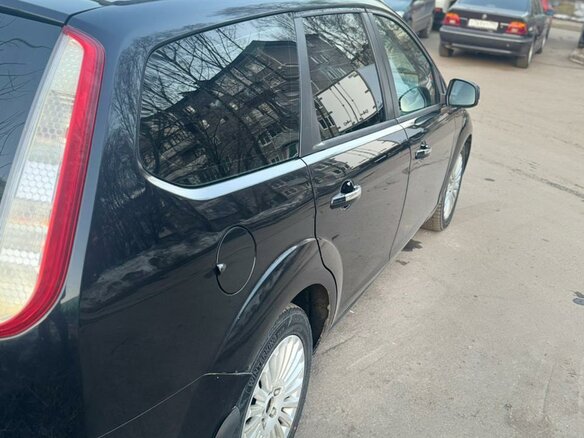2010 Ford Focus II Рестайлинг, чёрный, 580000 рублей - вид 2