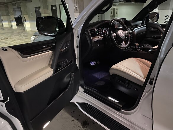 2017 Lexus LX 570 III Рестайлинг 2, белый, 7650000 рублей - вид 10