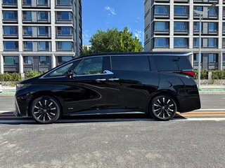 2024 Toyota Alphard IV, чёрный, 9155000 рублей, вид 3
