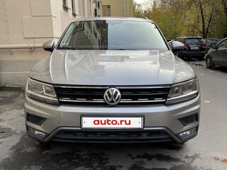 2017 Volkswagen Tiguan II, серебристый, 2480000 рублей, вид 4