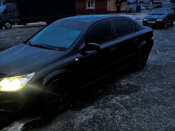 2008 Opel Astra H Рестайлинг, чёрный, 480000 рублей - вид 3