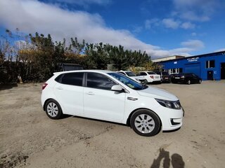 2012 Kia Rio III, белый, 850000 рублей, вид 3