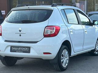 2017 Renault Sandero II, белый, 699000 рублей, вид 4
