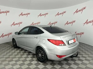 2014 Hyundai Solaris I Рестайлинг, серебристый, 875000 рублей, вид 3