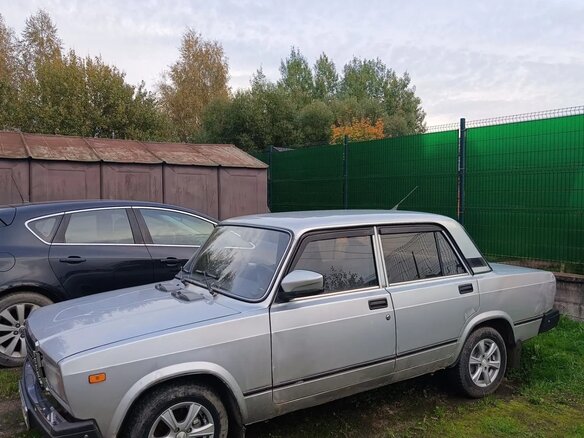 2010 Lada (ВАЗ) 2107, серебристый, 160000 рублей - вид 1
