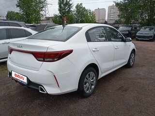 2021 Kia Rio IV Рестайлинг, белый, 1530450 рублей, вид 3