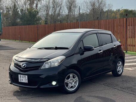 2011 Toyota Vitz III (XP130), чёрный, 535000 рублей, вид 4
