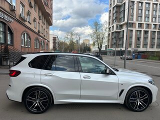2019 BMW X5 M50d IV (G05/G18), белый, 5465000 рублей, вид 2
