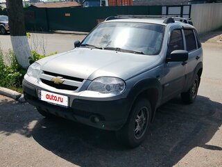2013 Chevrolet Niva I Рестайлинг, серебристый, 700000 рублей, вид 2
