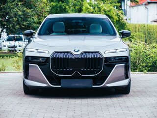 2025 BMW 7 серии 740d xDrive VII (G70), серебристый, 12560843 рублей, вид 2