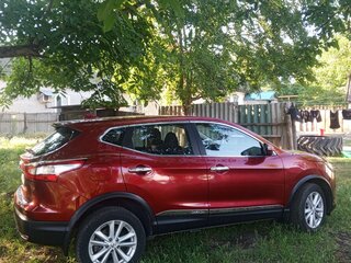2017 Nissan Qashqai II, красный, 1500000 рублей, вид 2
